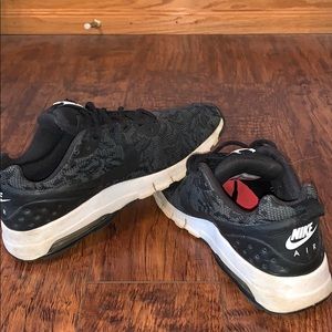 Women’s Nike air sneakers